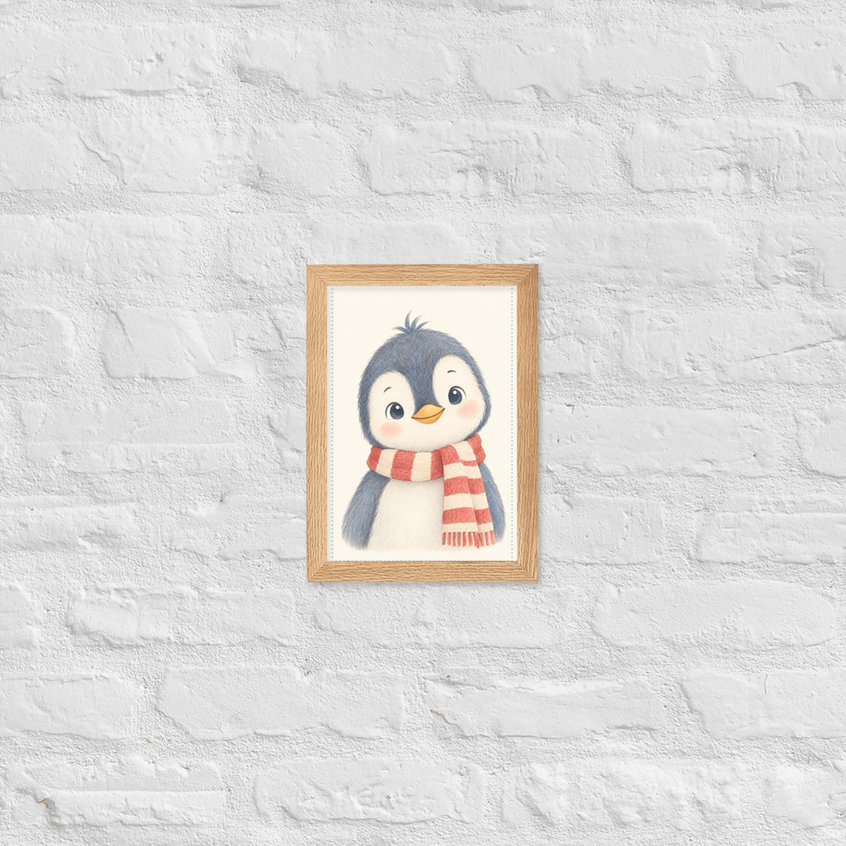 Poster pingouin aquarelle encadré chêne sur mur blanc
