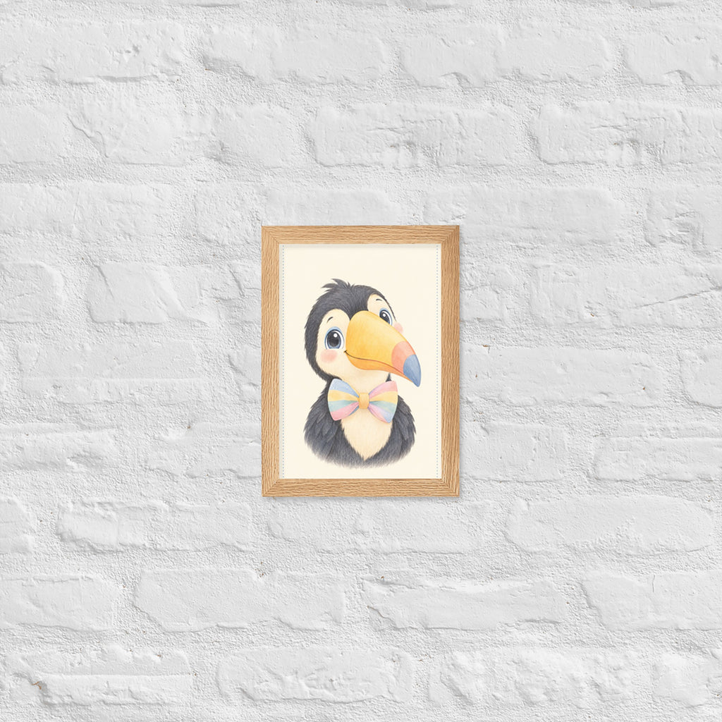 Poster toucan aquarelle encadré chêne sur mur blanc