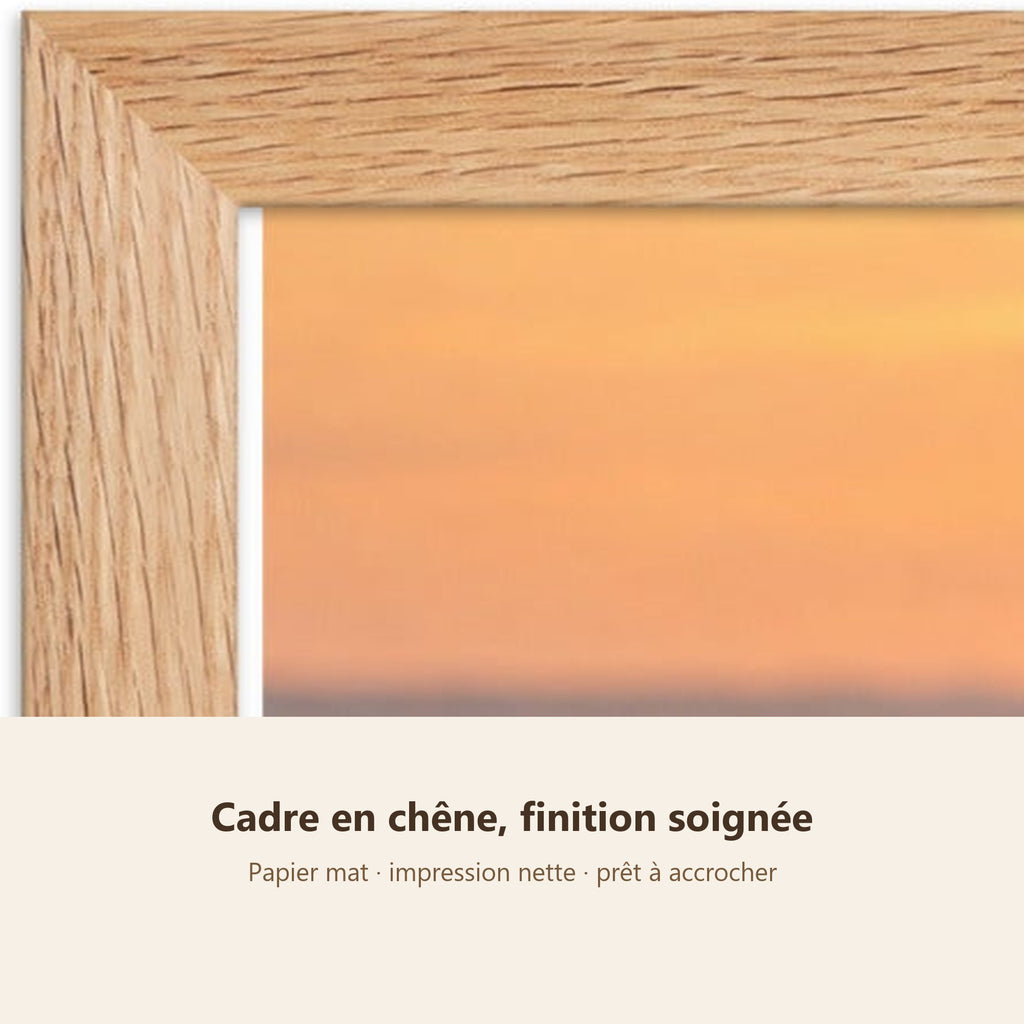 Poster Encadré Lion au Lever du Jour - Affiche Nature Savane Africaine Cadre Chêne - Décoration Murale
