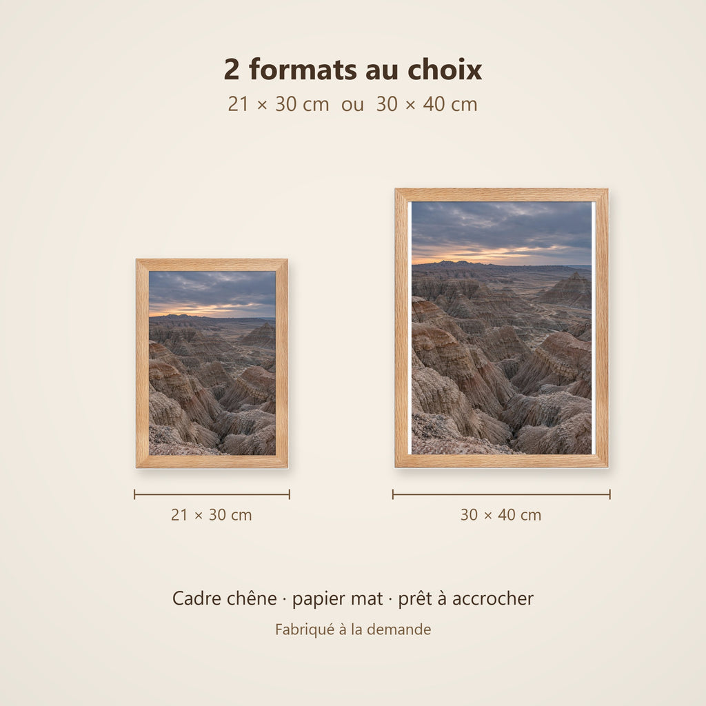 Poster Encadré Badlands au crépuscule - Affiche Nature Cadre Chêne - Décoration Murale