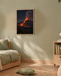 Poster volcan de nuit encadré dans une pièce de la maison