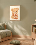 Poster ourson aquarelle encadré sur le mur d'une chambre d'enfant